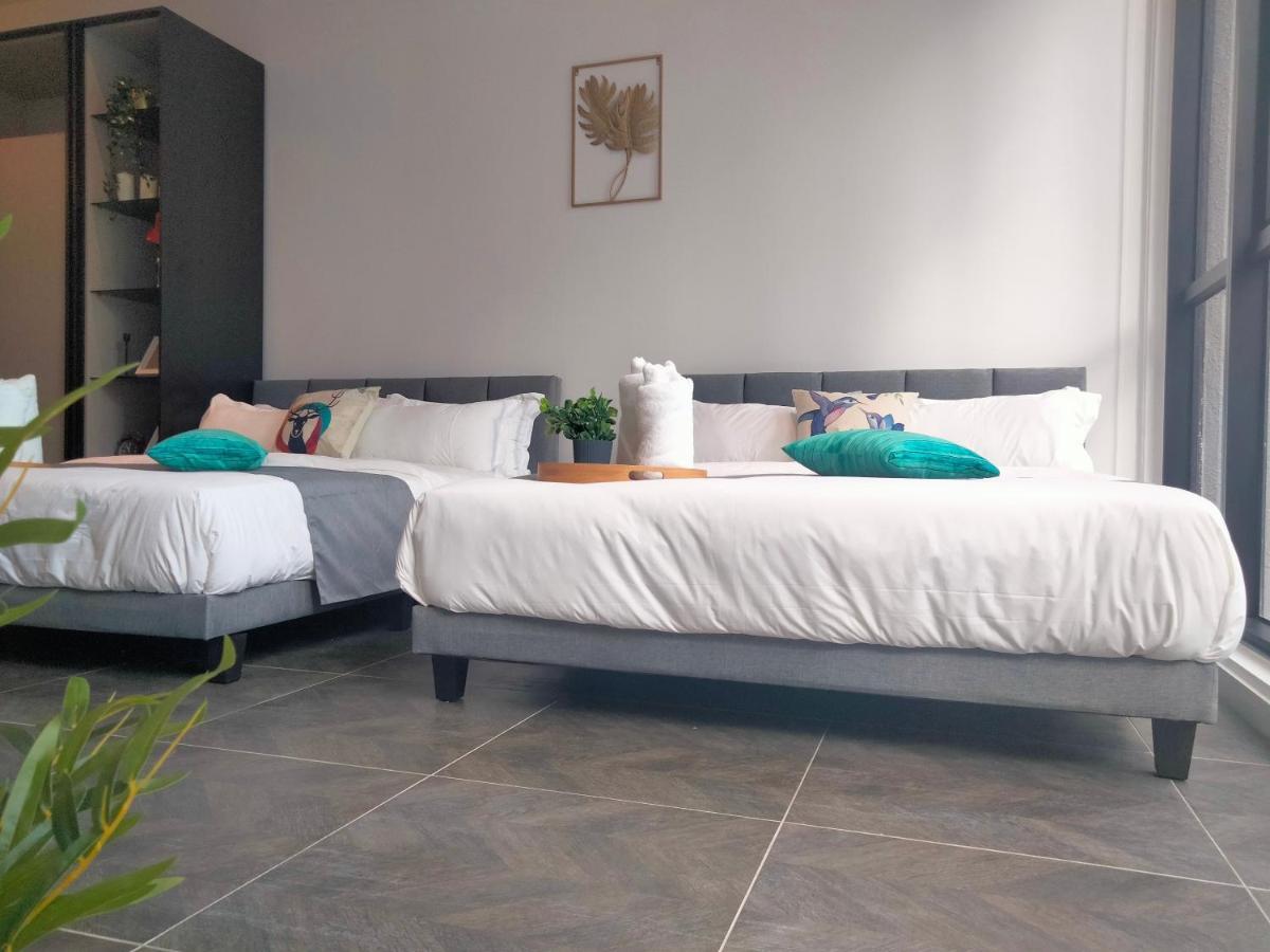Scarletz Suites Klcc I Homebrickz 쿠알라룸푸르 외부 사진