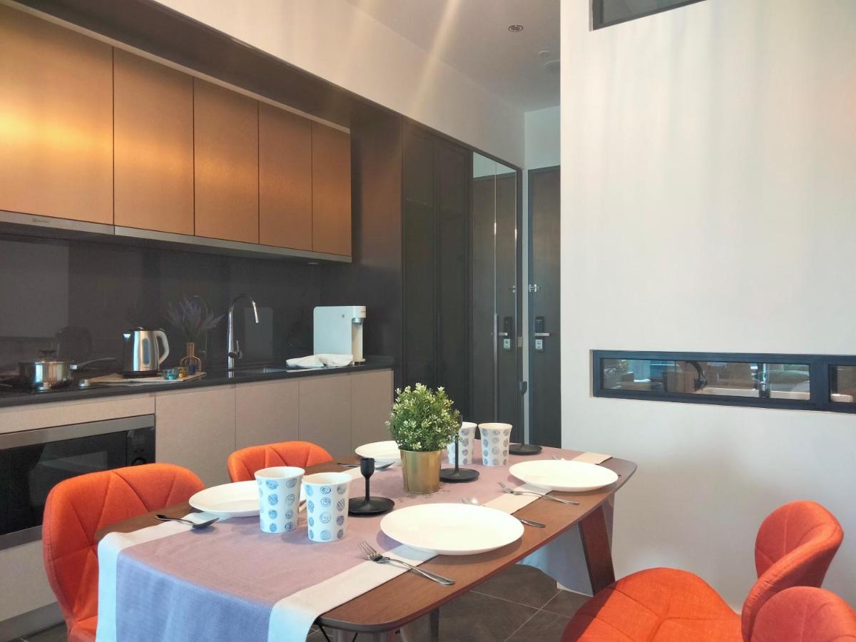 Scarletz Suites Klcc I Homebrickz 쿠알라룸푸르 외부 사진