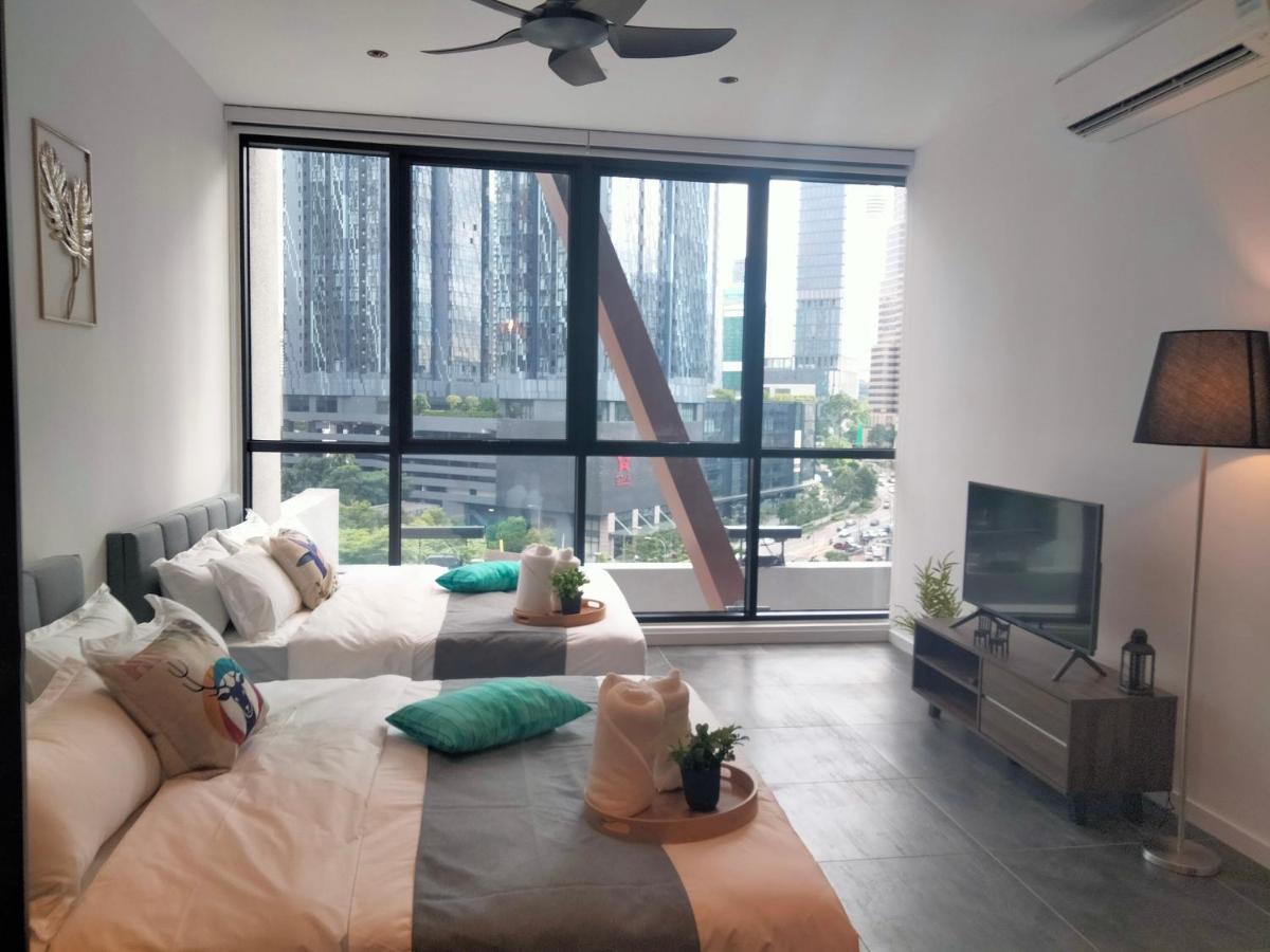Scarletz Suites Klcc I Homebrickz 쿠알라룸푸르 외부 사진