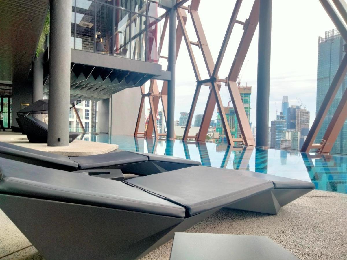 Scarletz Suites Klcc I Homebrickz 쿠알라룸푸르 외부 사진