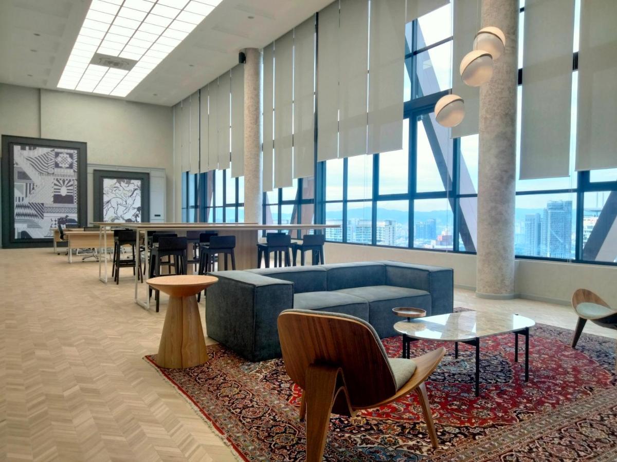 Scarletz Suites Klcc I Homebrickz 쿠알라룸푸르 외부 사진