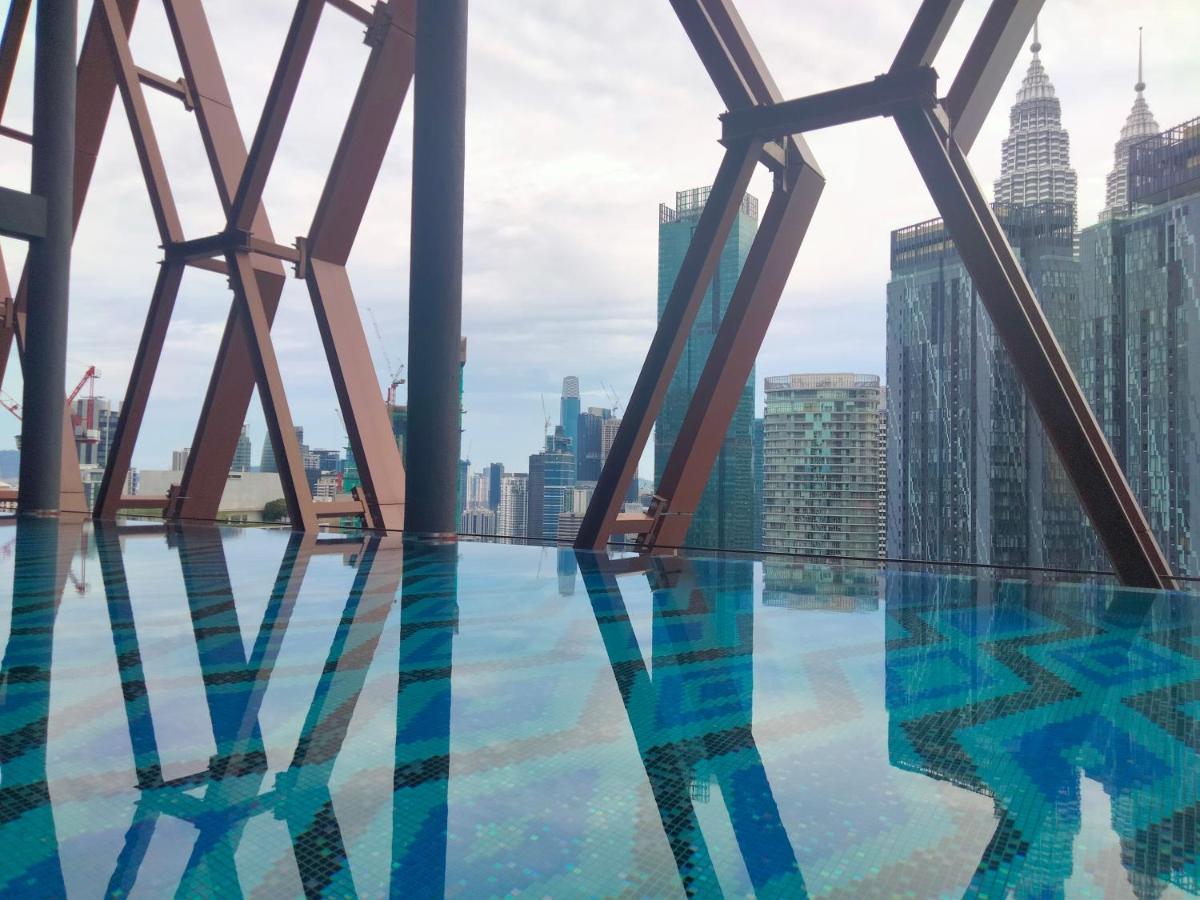 Scarletz Suites Klcc I Homebrickz 쿠알라룸푸르 외부 사진