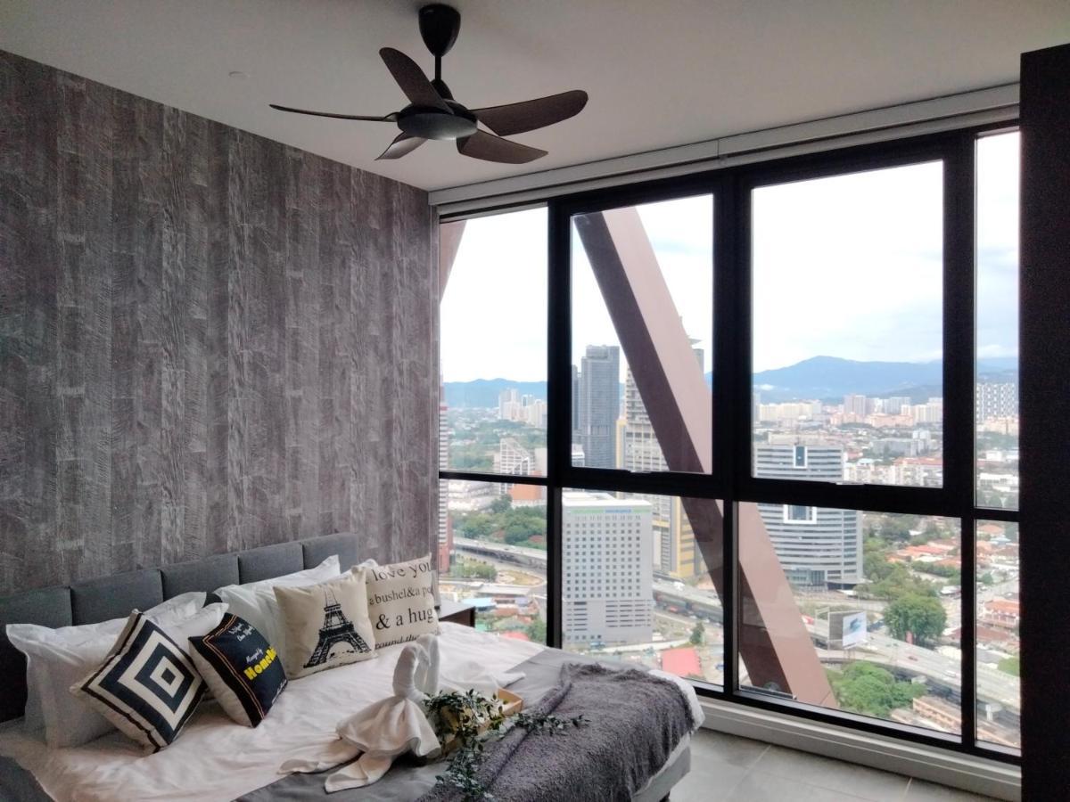 Scarletz Suites Klcc I Homebrickz 쿠알라룸푸르 외부 사진