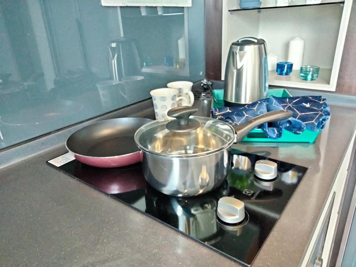 Scarletz Suites Klcc I Homebrickz 쿠알라룸푸르 외부 사진