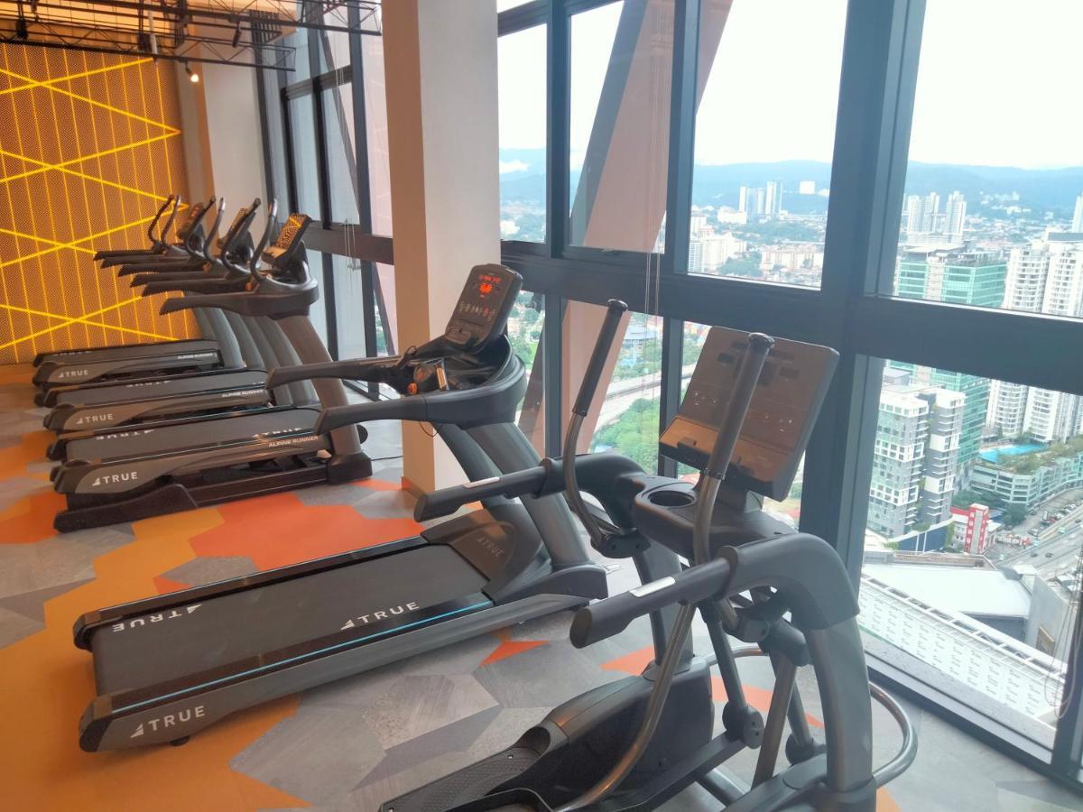 Scarletz Suites Klcc I Homebrickz 쿠알라룸푸르 외부 사진