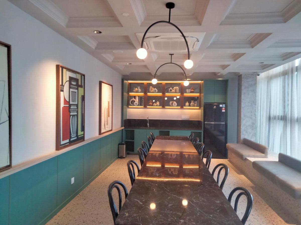 Scarletz Suites Klcc I Homebrickz 쿠알라룸푸르 외부 사진