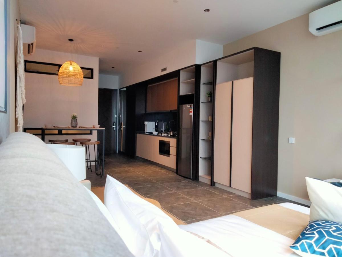 Scarletz Suites Klcc I Homebrickz 쿠알라룸푸르 외부 사진