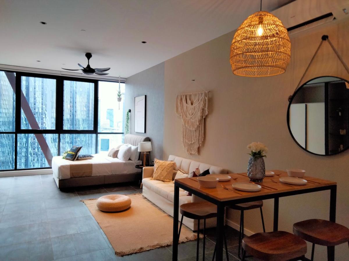 Scarletz Suites Klcc I Homebrickz 쿠알라룸푸르 외부 사진