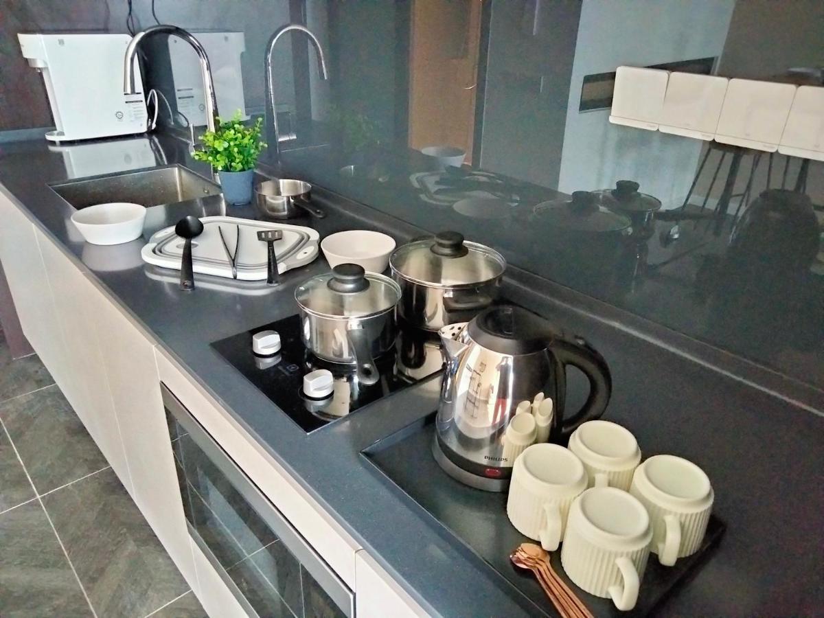 Scarletz Suites Klcc I Homebrickz 쿠알라룸푸르 외부 사진