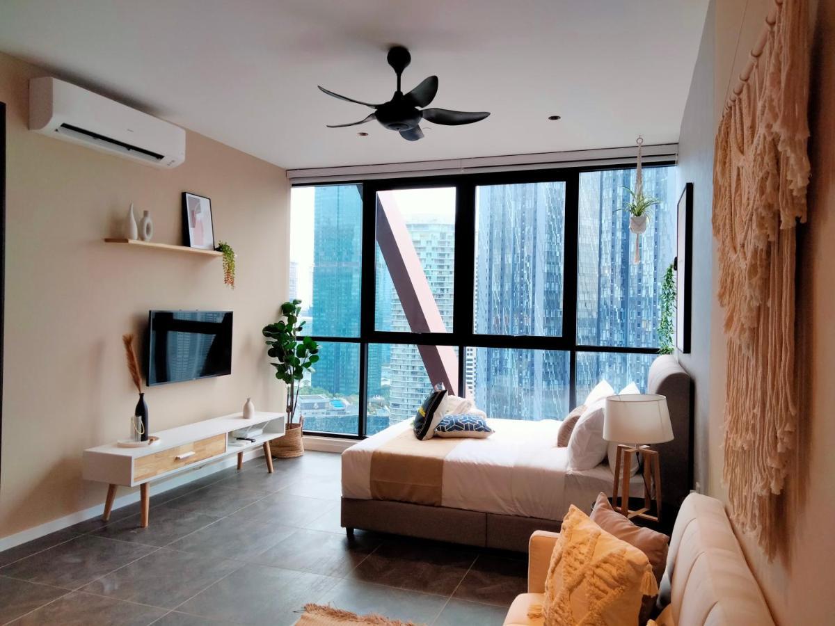 Scarletz Suites Klcc I Homebrickz 쿠알라룸푸르 외부 사진