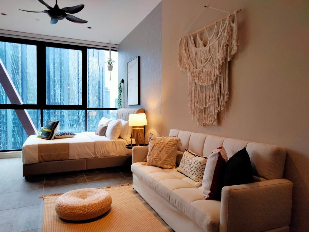 Scarletz Suites Klcc I Homebrickz 쿠알라룸푸르 외부 사진