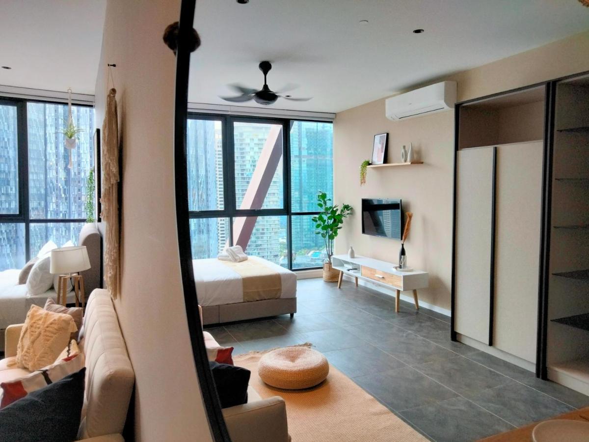 Scarletz Suites Klcc I Homebrickz 쿠알라룸푸르 외부 사진