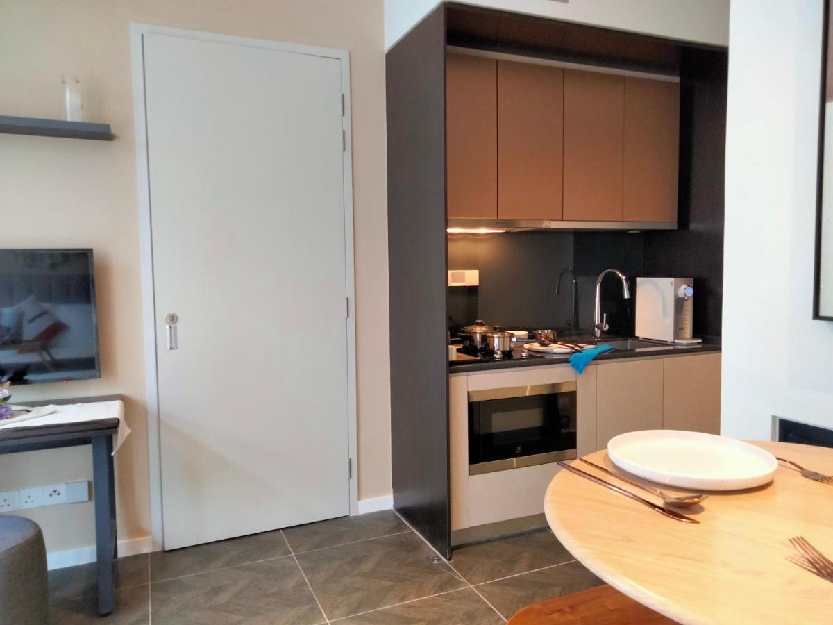 Scarletz Suites Klcc I Homebrickz 쿠알라룸푸르 외부 사진