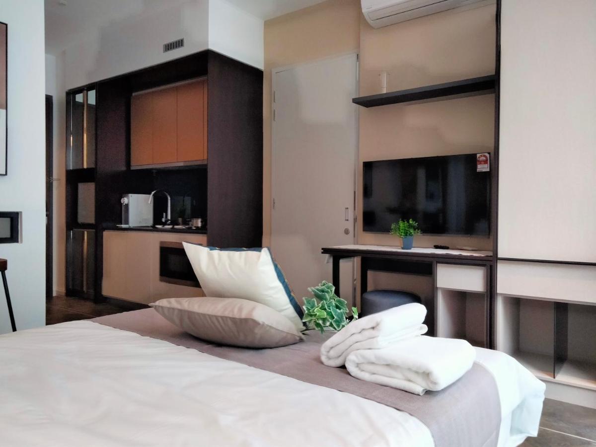 Scarletz Suites Klcc I Homebrickz 쿠알라룸푸르 외부 사진