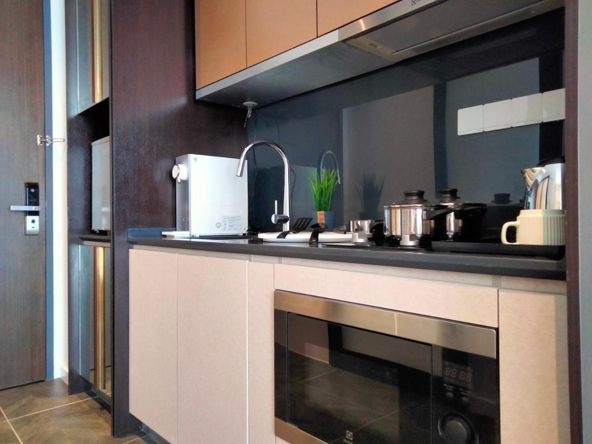 Scarletz Suites Klcc I Homebrickz 쿠알라룸푸르 외부 사진