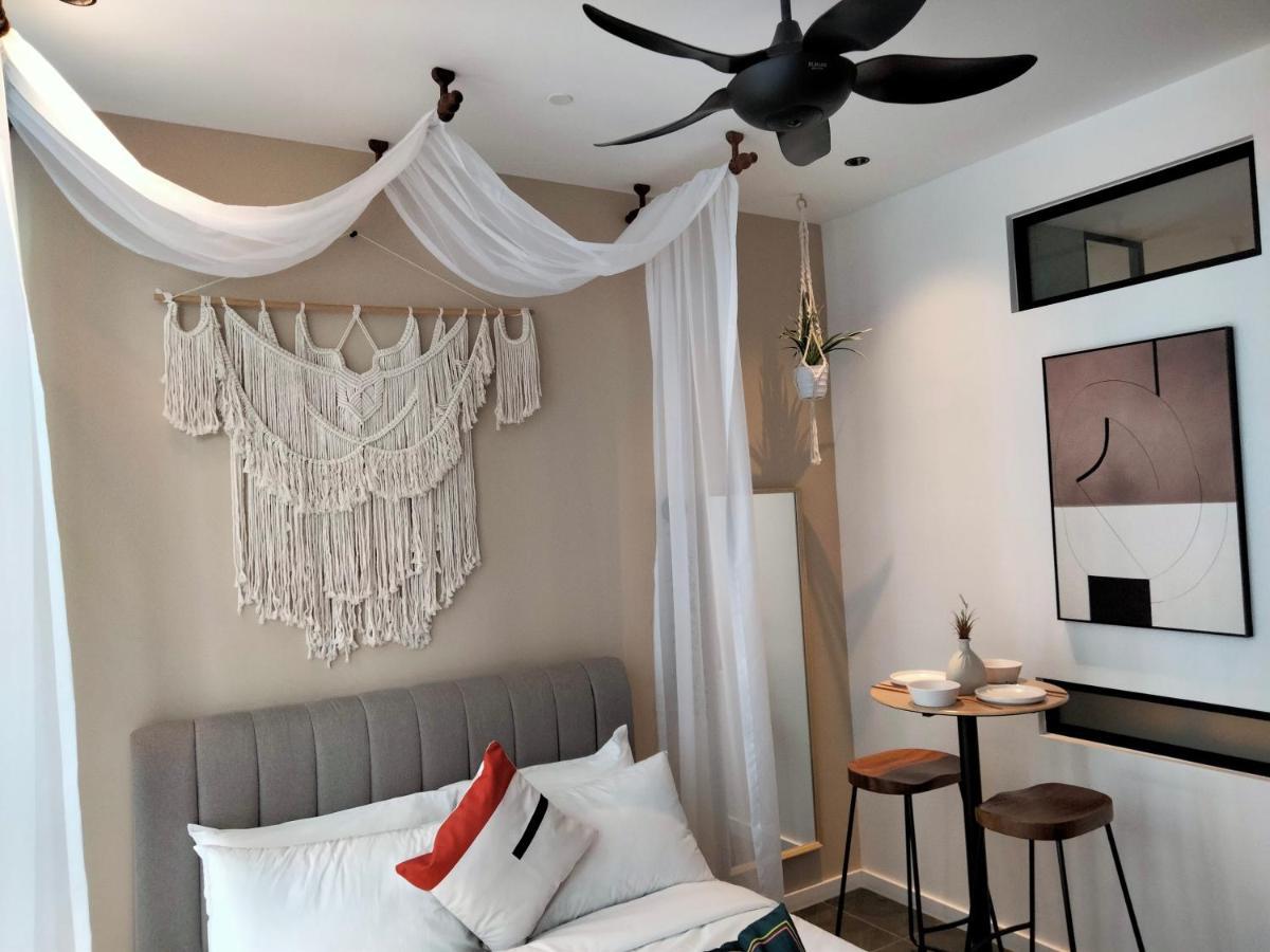 Scarletz Suites Klcc I Homebrickz 쿠알라룸푸르 외부 사진