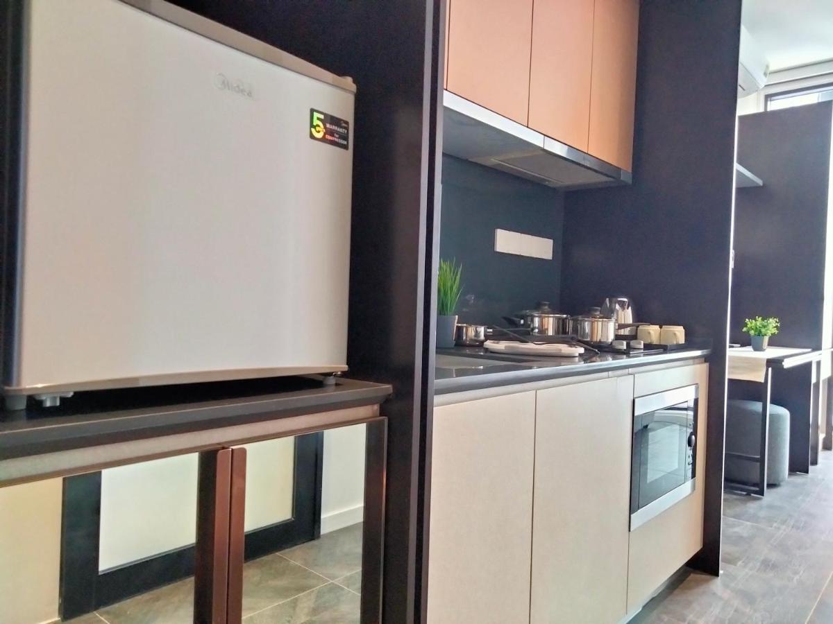 Scarletz Suites Klcc I Homebrickz 쿠알라룸푸르 외부 사진