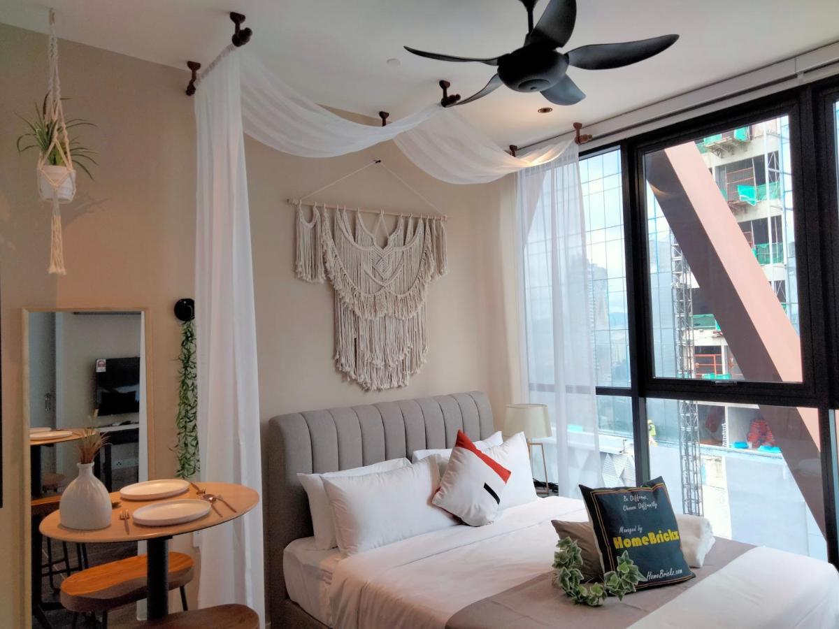 Scarletz Suites Klcc I Homebrickz 쿠알라룸푸르 외부 사진