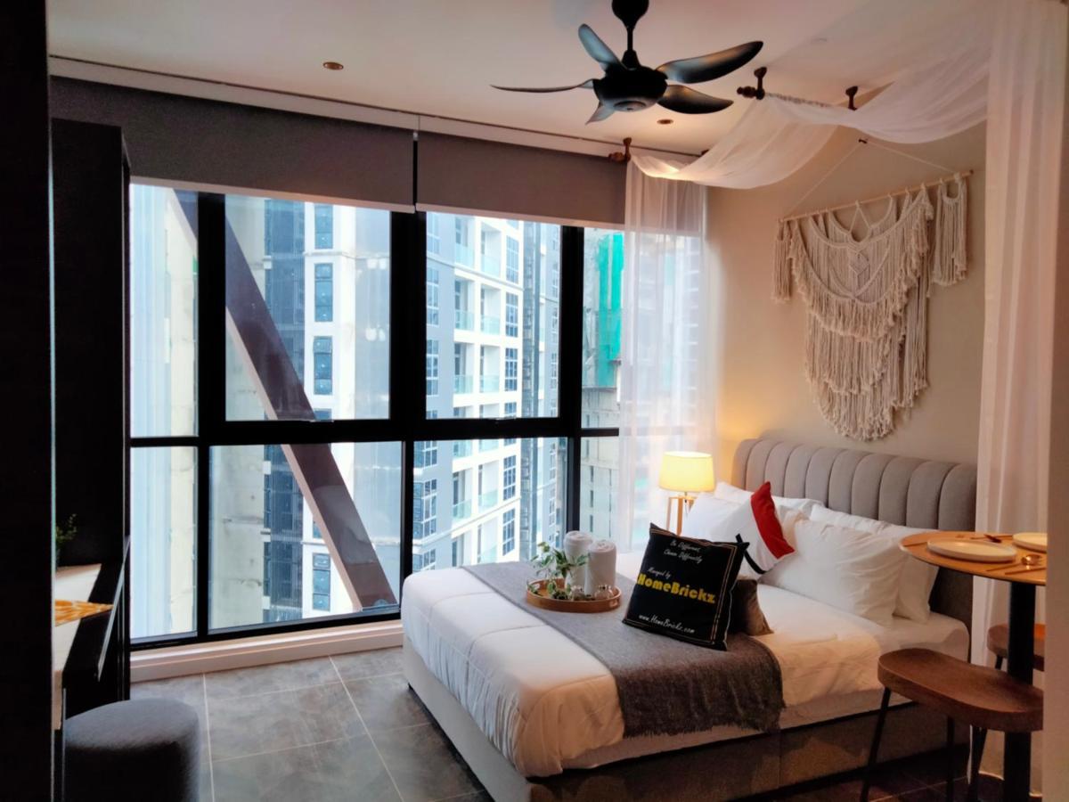 Scarletz Suites Klcc I Homebrickz 쿠알라룸푸르 외부 사진